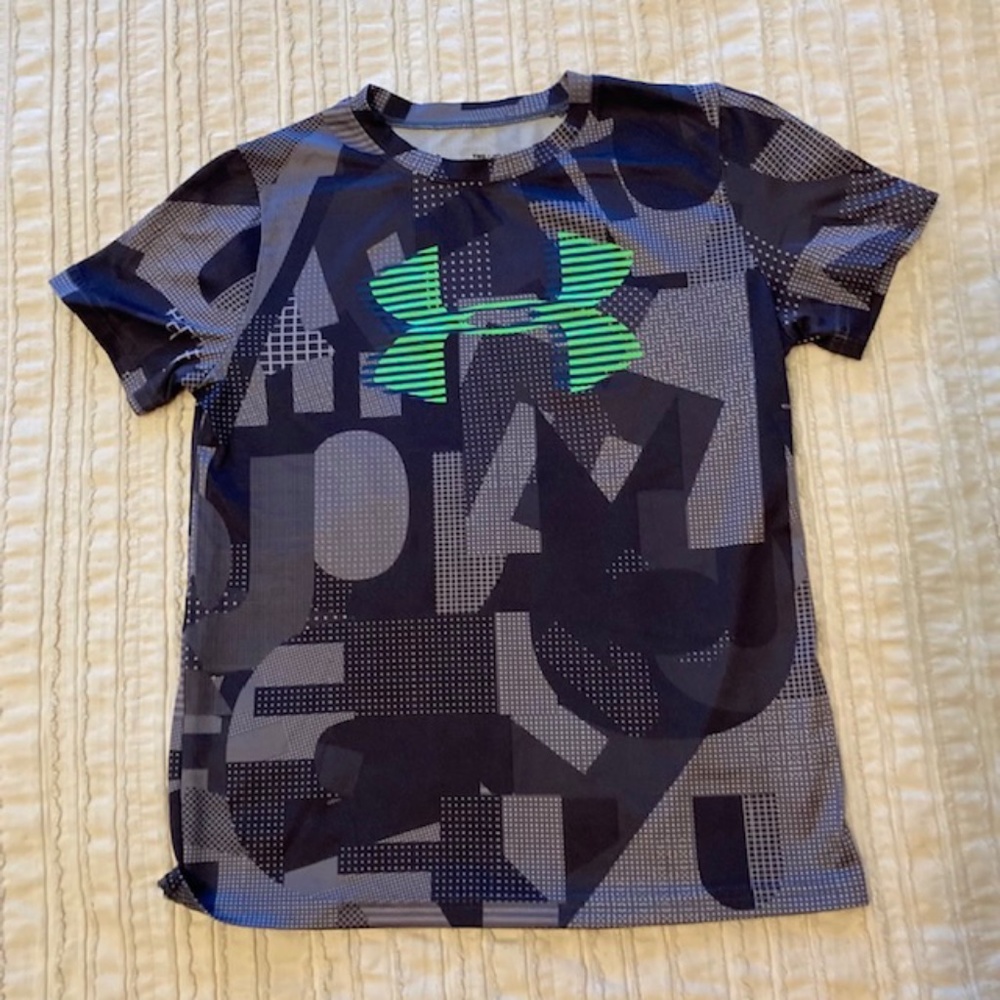 HEATGEAR boys top Size Medium